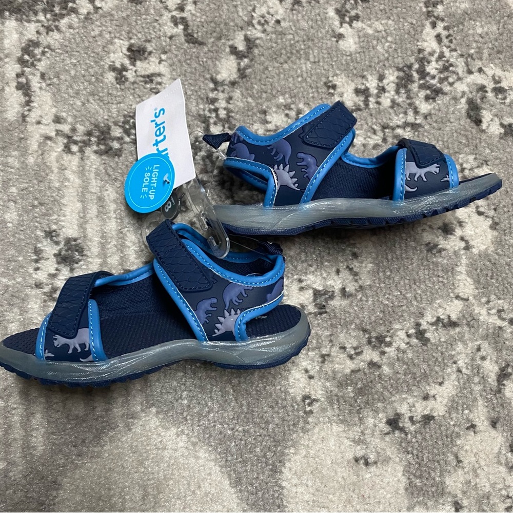 NWT Carter’s Kids Dinosaur Light Up Velcro Sandals - Picture 2 of 6